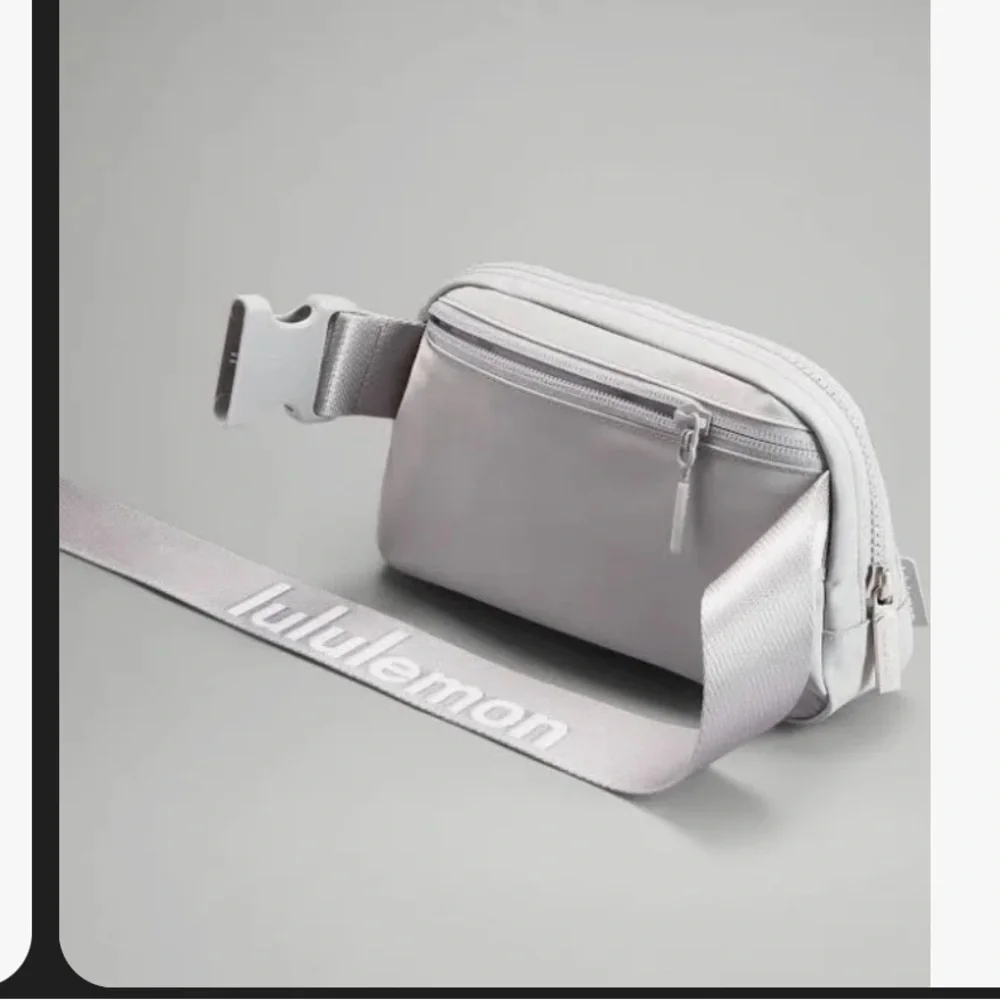 🩶Lululemon Silver Gray / white Everywhere Belt Bag - Picture 6 of 9